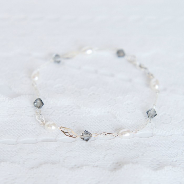Pearl and crystal silver bracelet