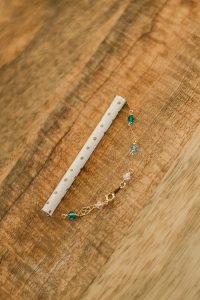 Travel packing ideas for jewelry lovers - Use paper straws to keep bracelets from tangling - pro jewelry care advice from J'Adorn Designs gemstone jewelry